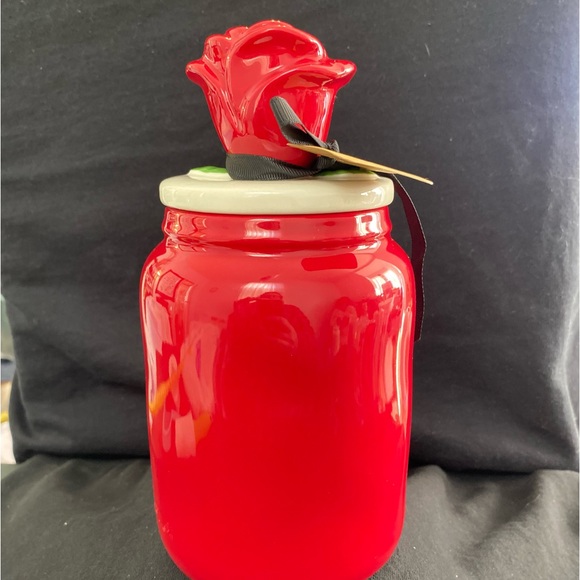 New Rae Dunn ‘TIL THE LAST PETAL FALLS canister Red canister with Rose lid - Picture 4 of 11